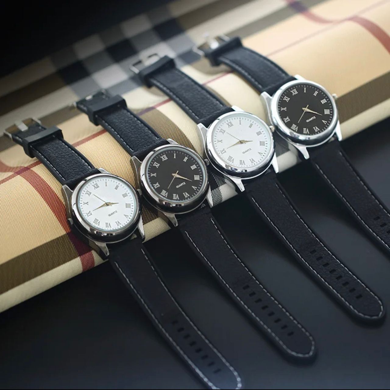 Montre avec allume cigar et détecteur de faux billets